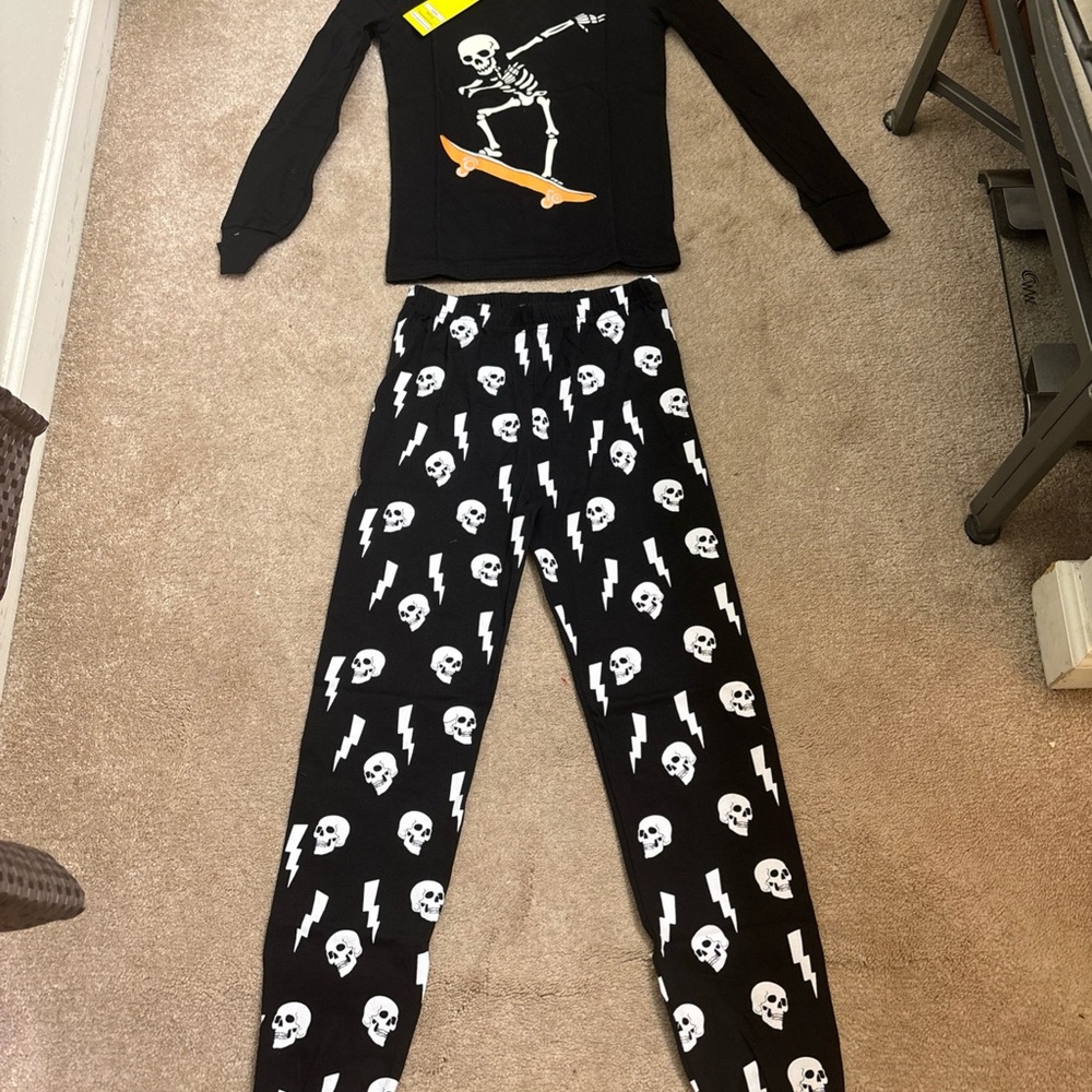 Halloween Kids Pajama Set New With Tags  Skeleton On Skateboard Size 10 NWT